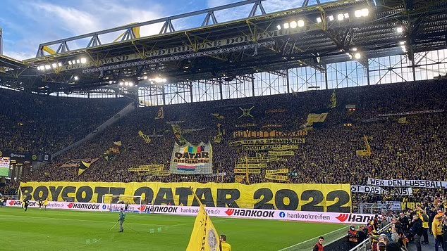 German fans took advantage of the 13th day of the Bundesliga to display numerous banners calling for a boycott of the Qatari World Cup
